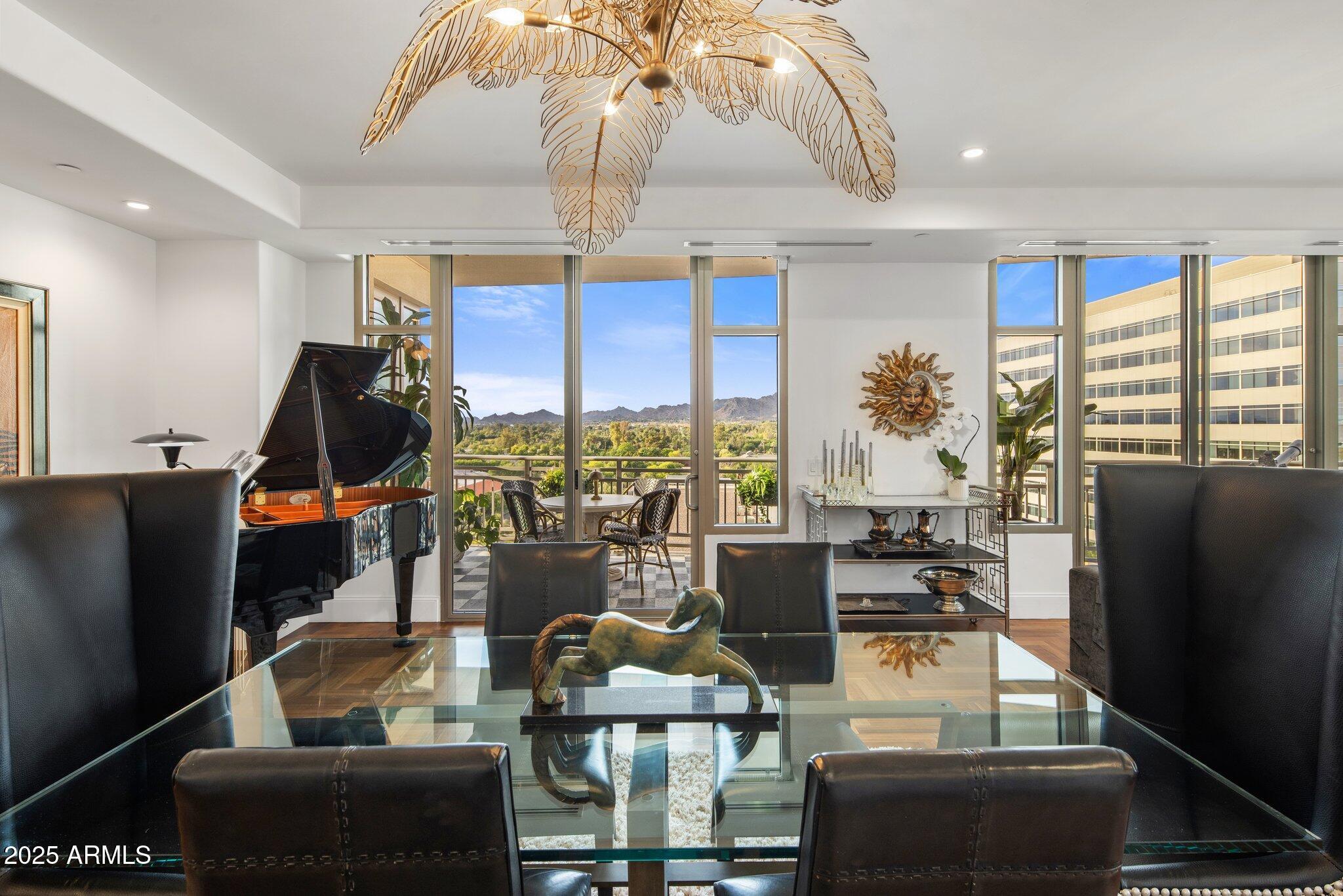 2211 E CAMELBACK Road, 902