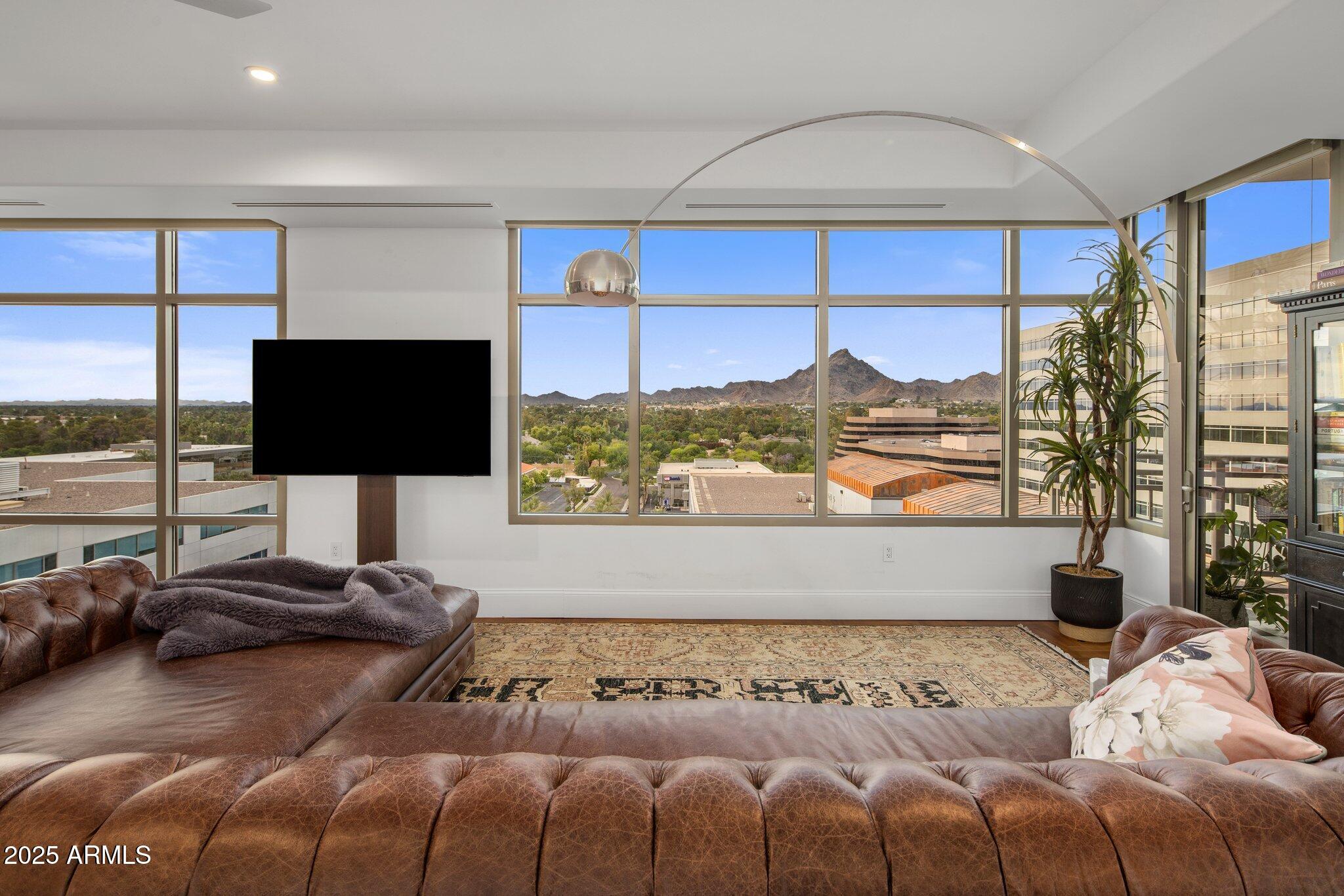 2211 E CAMELBACK Road, 902