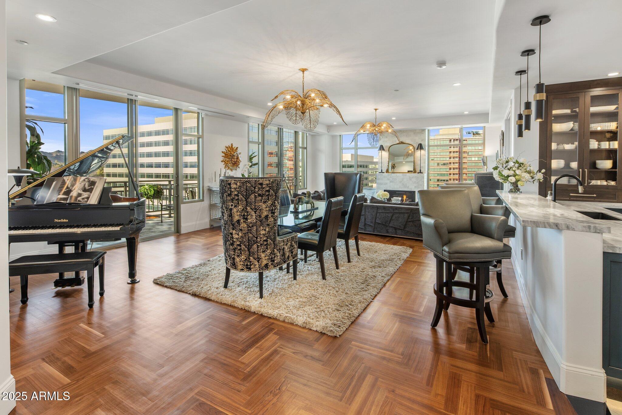 2211 E CAMELBACK Road, 902