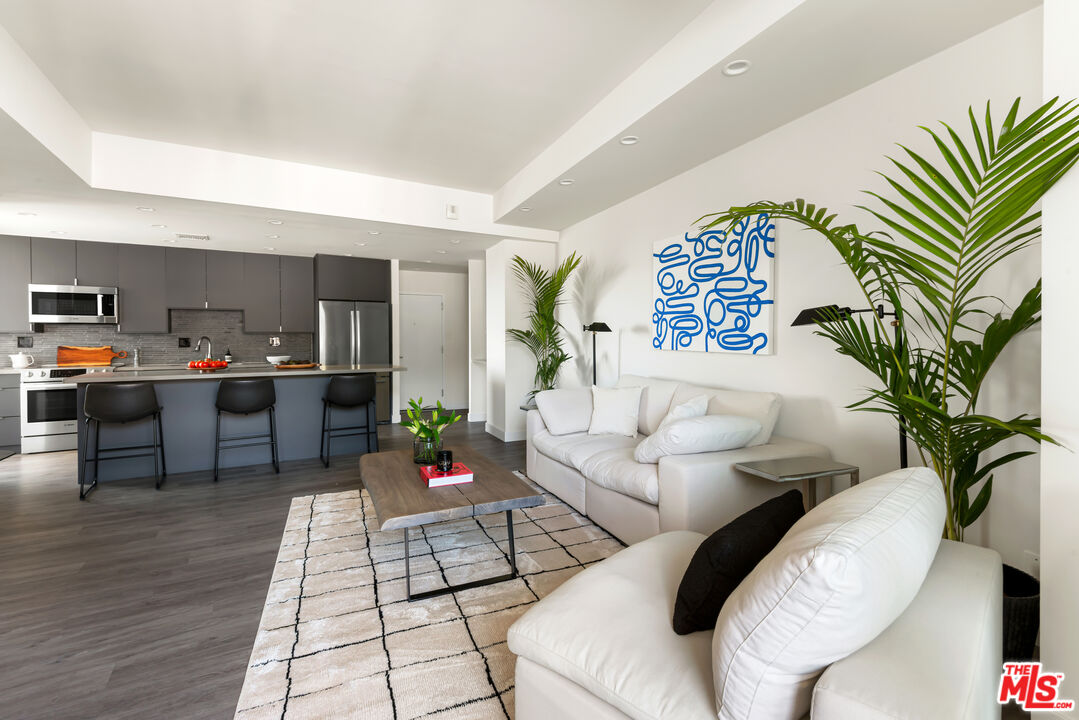 7250 Franklin Ave Unit: 701