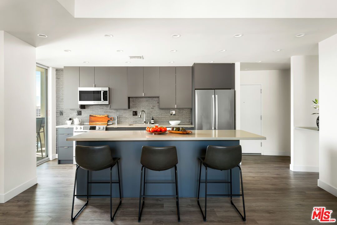 7250 Franklin Ave Unit: 701