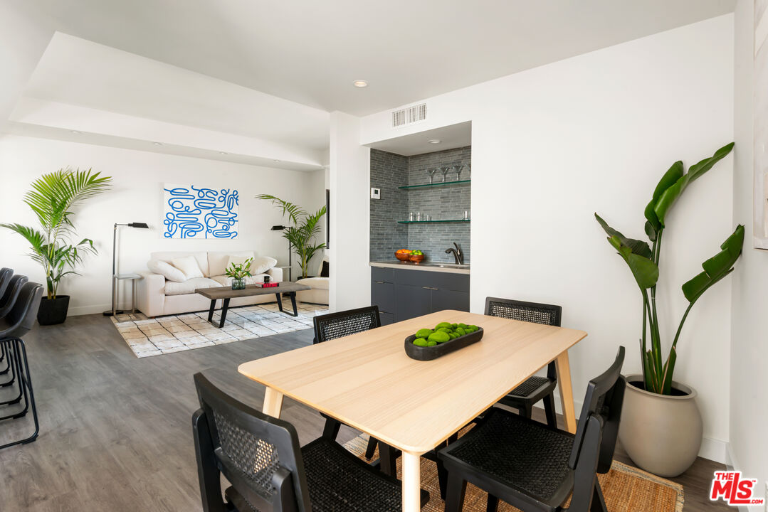7250 Franklin Ave Unit: 701