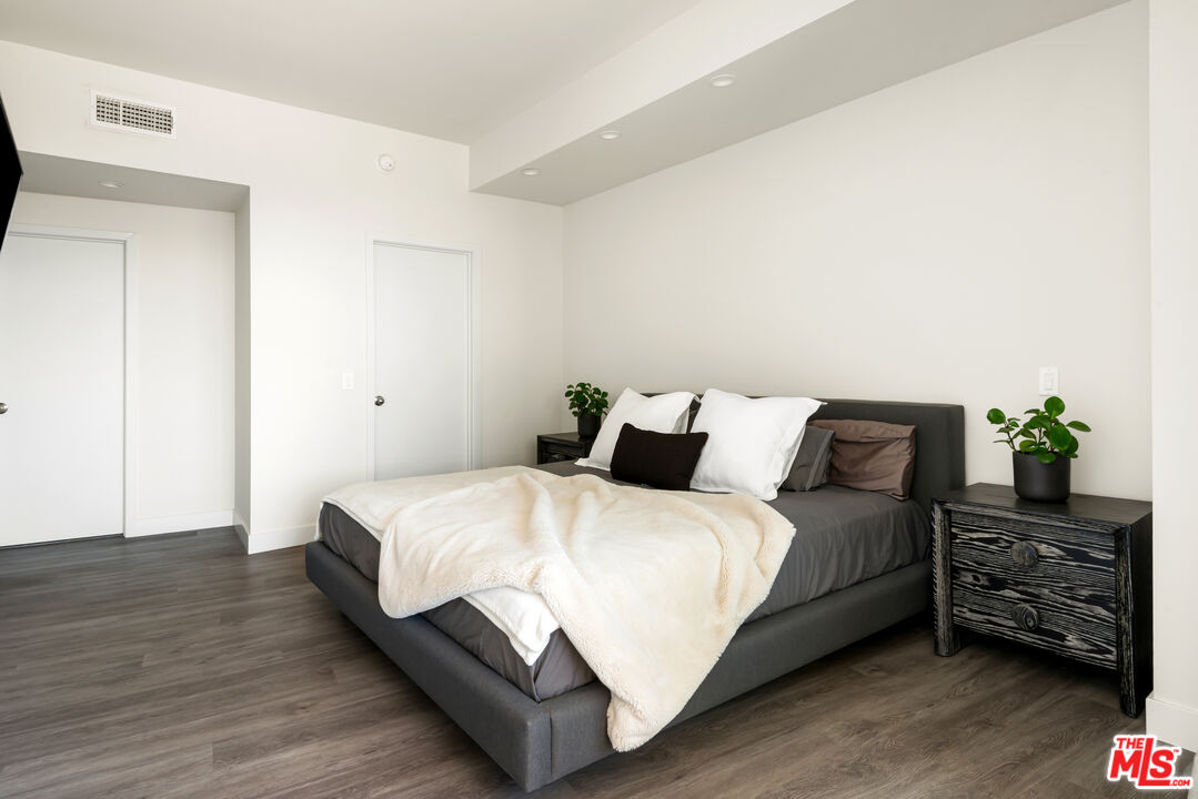 7250 Franklin Ave Unit: 701
