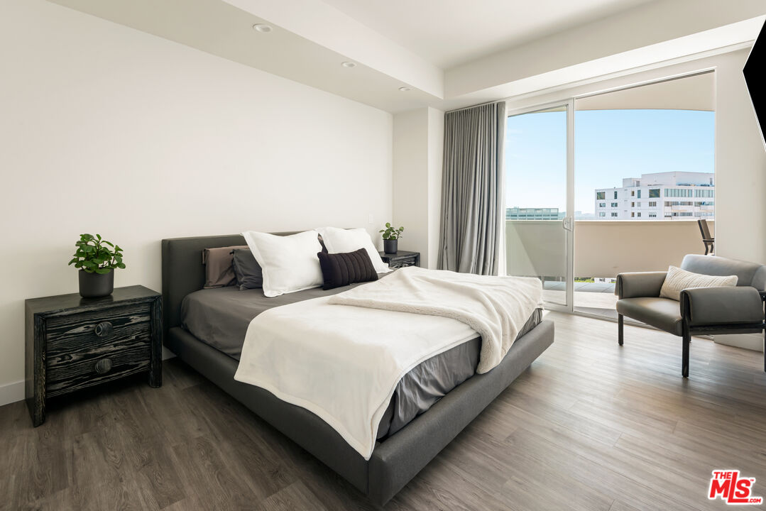 7250 Franklin Ave Unit: 701