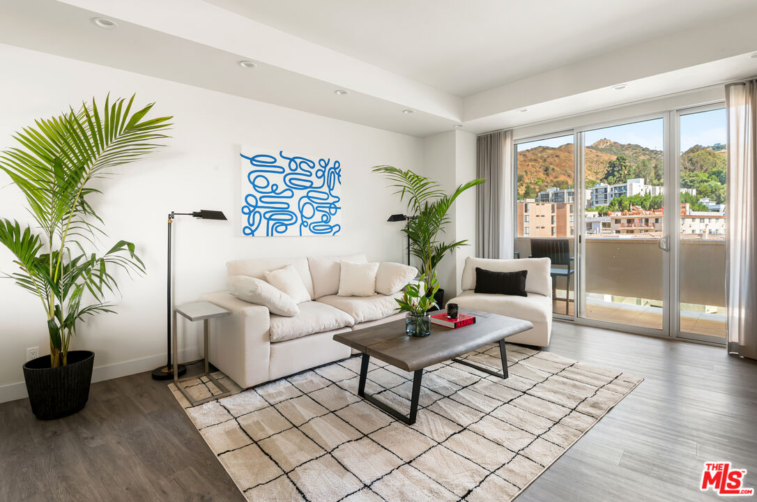 7250 Franklin Ave Unit: 701