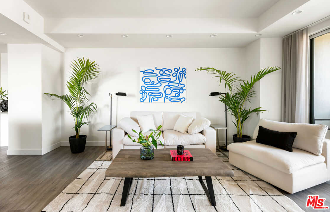 7250 Franklin Ave Unit: 701