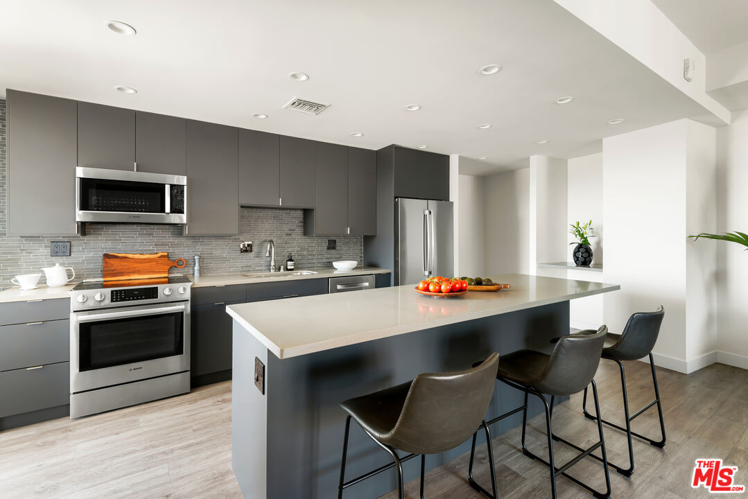 7250 Franklin Ave Unit: 701