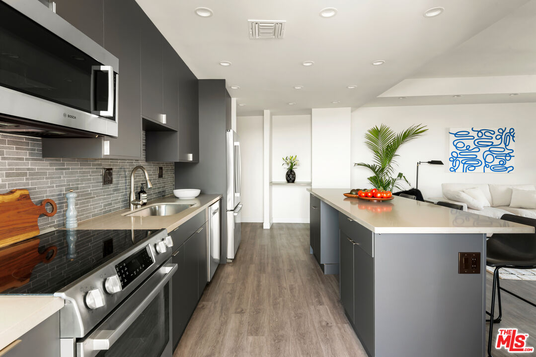 7250 Franklin Ave Unit: 701