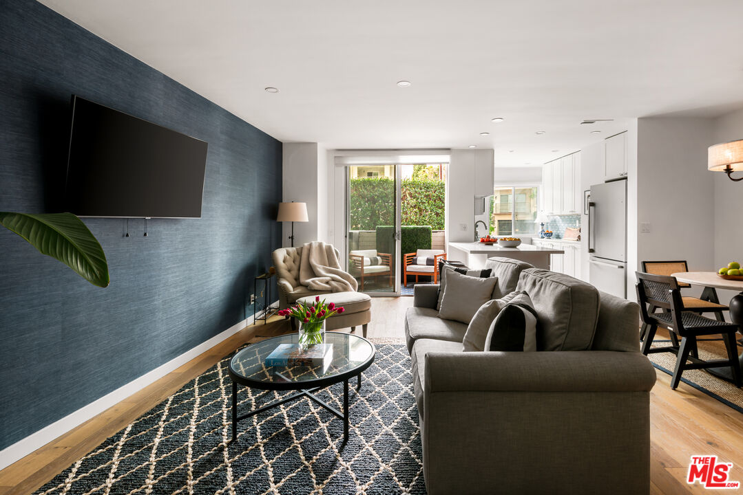 7250 Franklin Ave Unit: 101