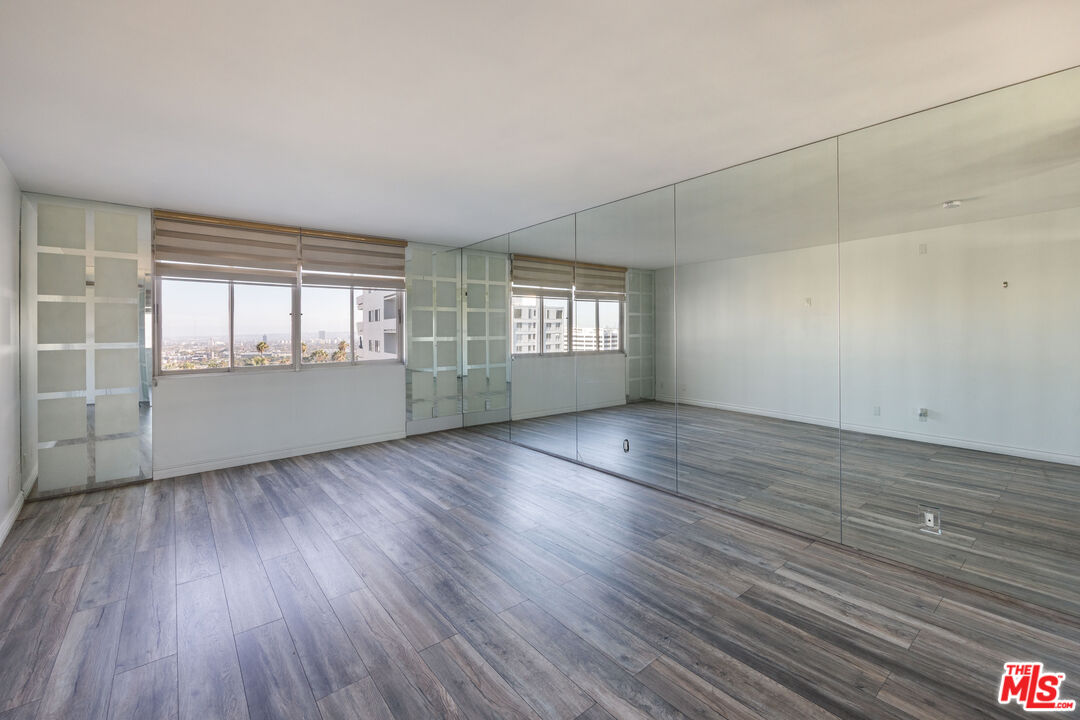 7250 Franklin Ave Unit: 702