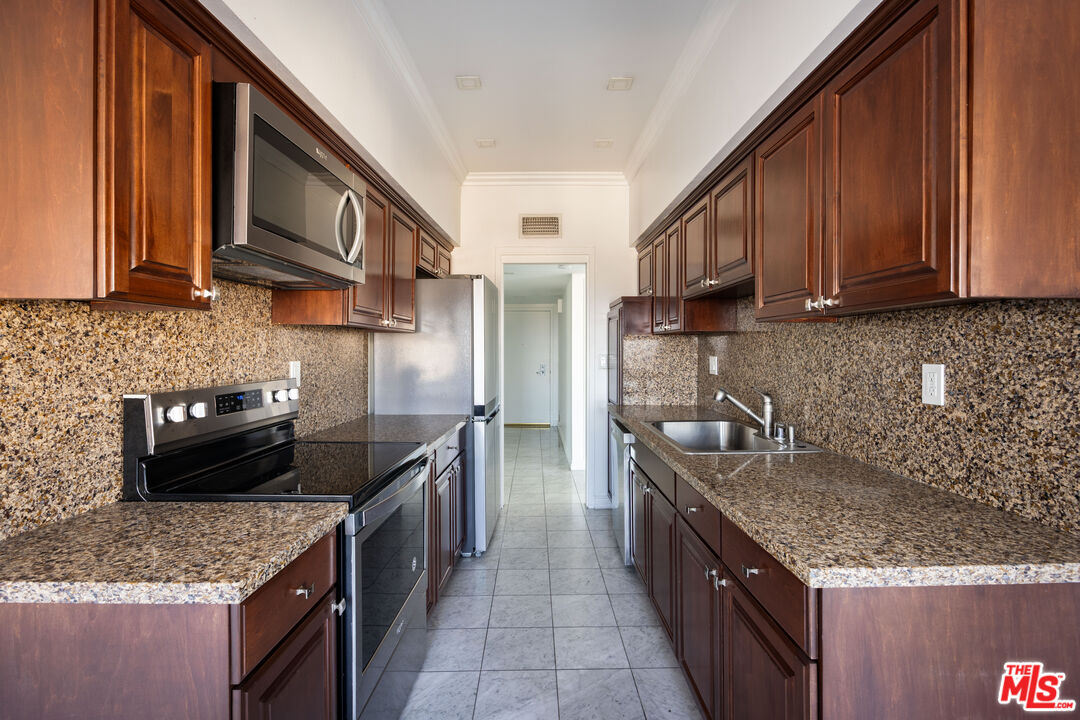 7250 Franklin Ave Unit: 702