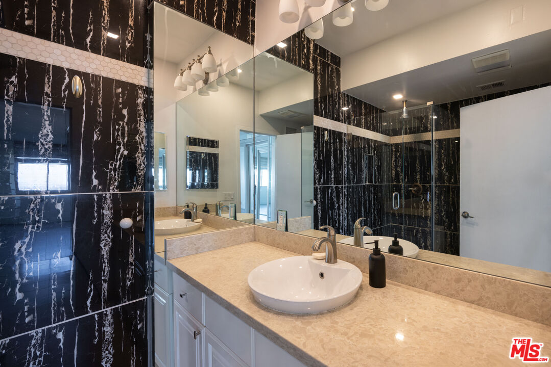 7250 Franklin Ave Unit: 702