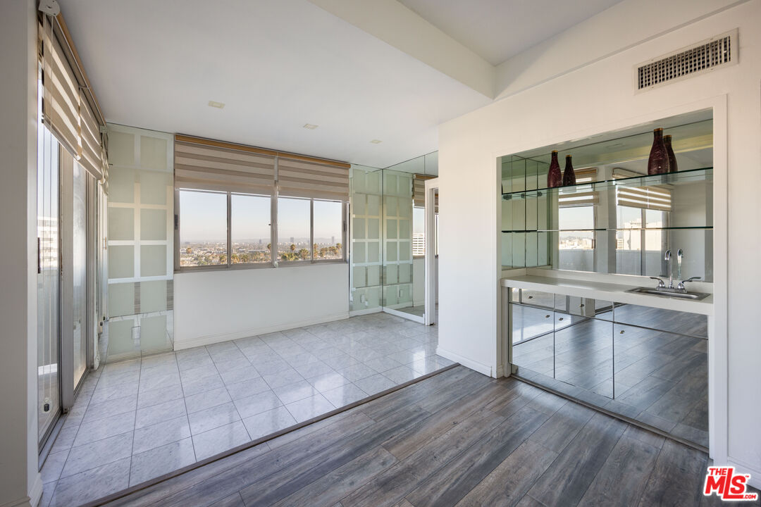 7250 Franklin Ave Unit: 702