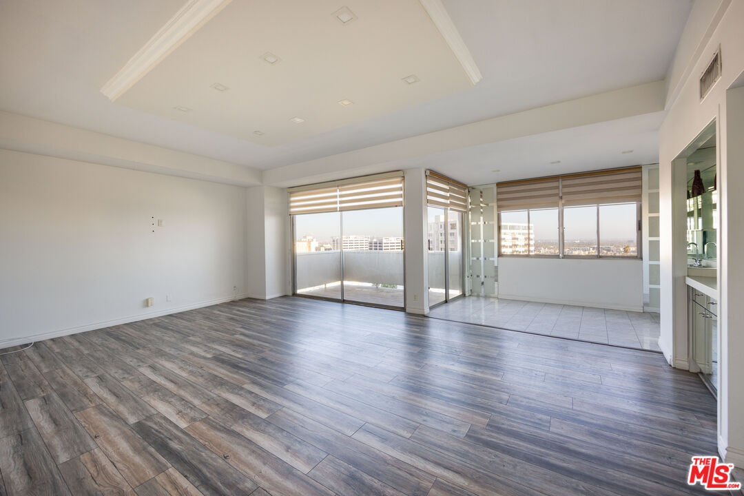 7250 Franklin Ave Unit: 702