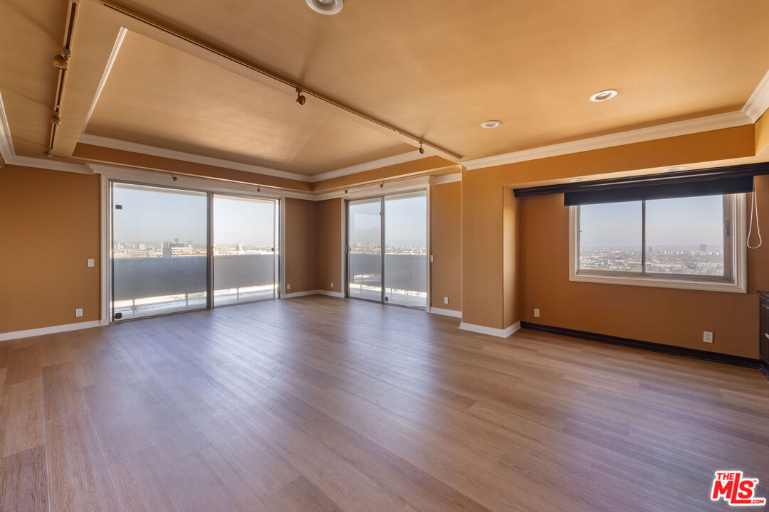 7250 Franklin Ave Unit: 1209