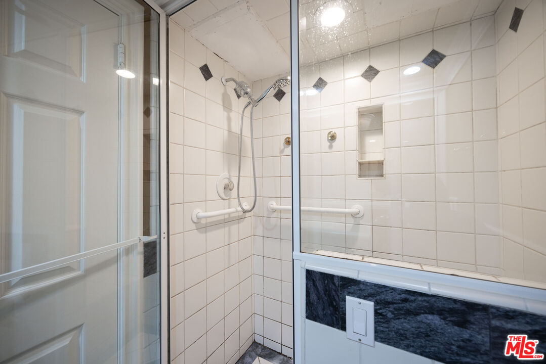 7250 Franklin Ave Unit: 1209
