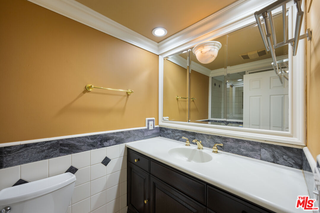 7250 Franklin Ave Unit: 1209