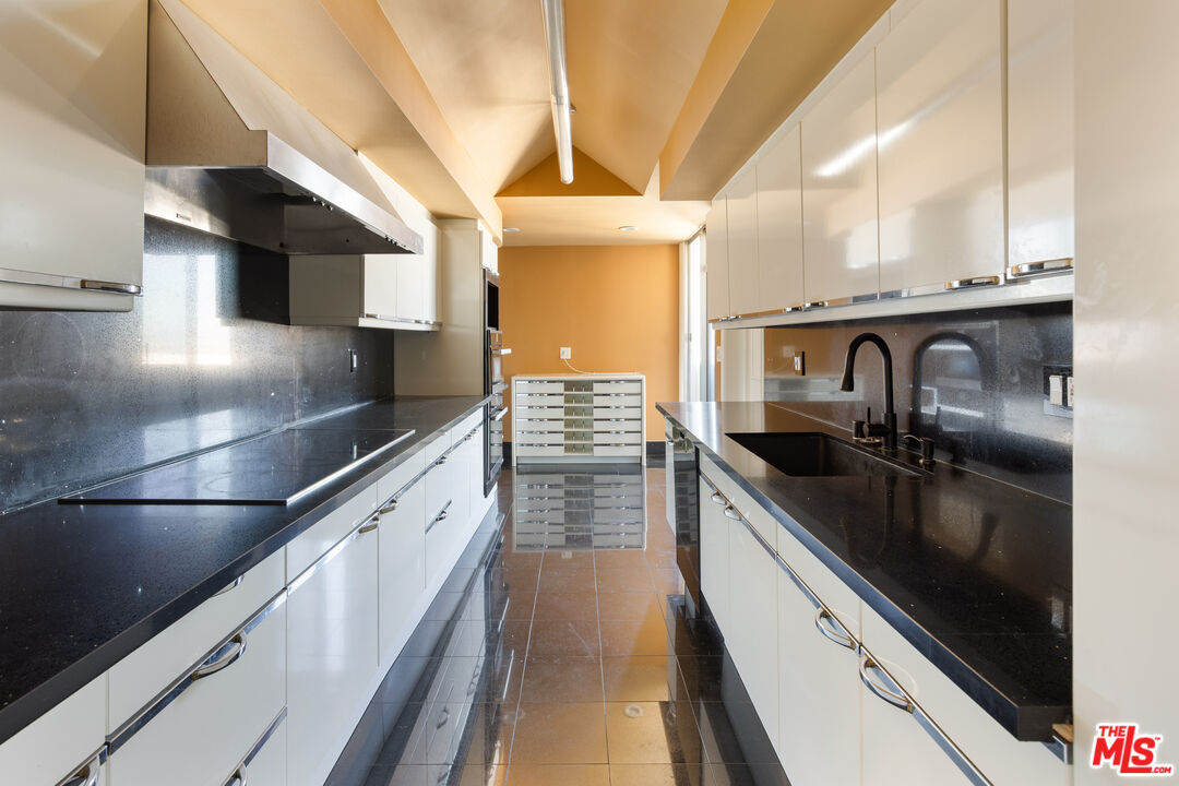7250 Franklin Ave Unit: 1209
