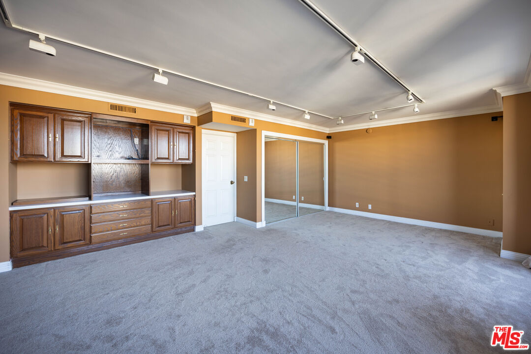 7250 Franklin Ave Unit: 1209