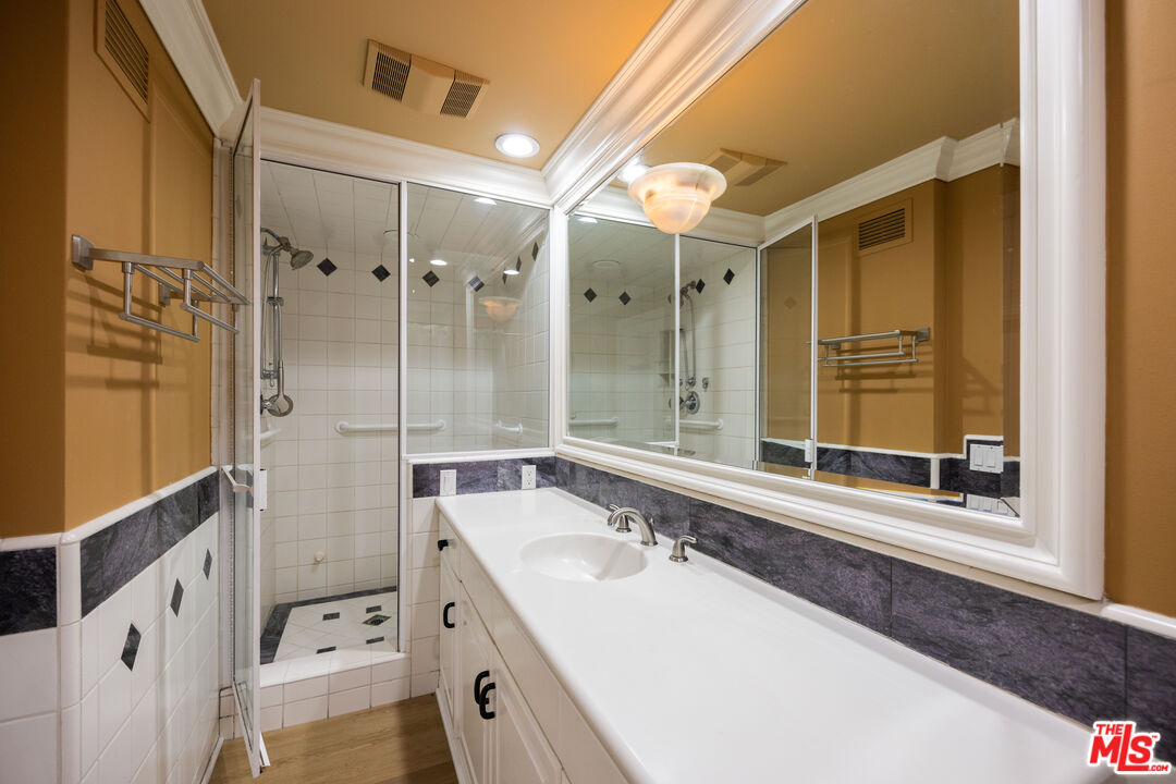 7250 Franklin Ave Unit: 1209
