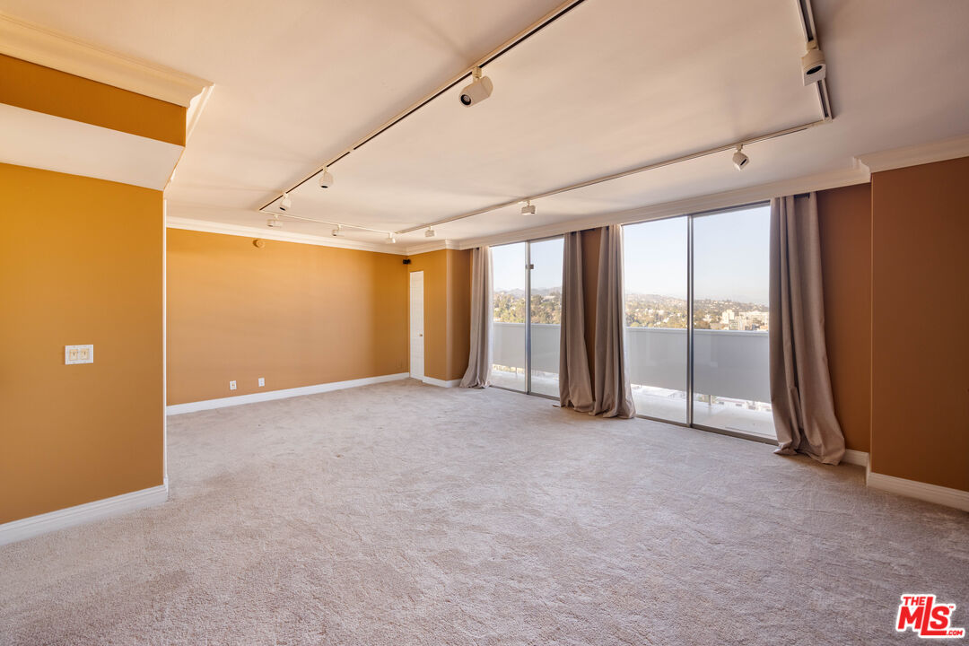 7250 Franklin Ave Unit: 1209