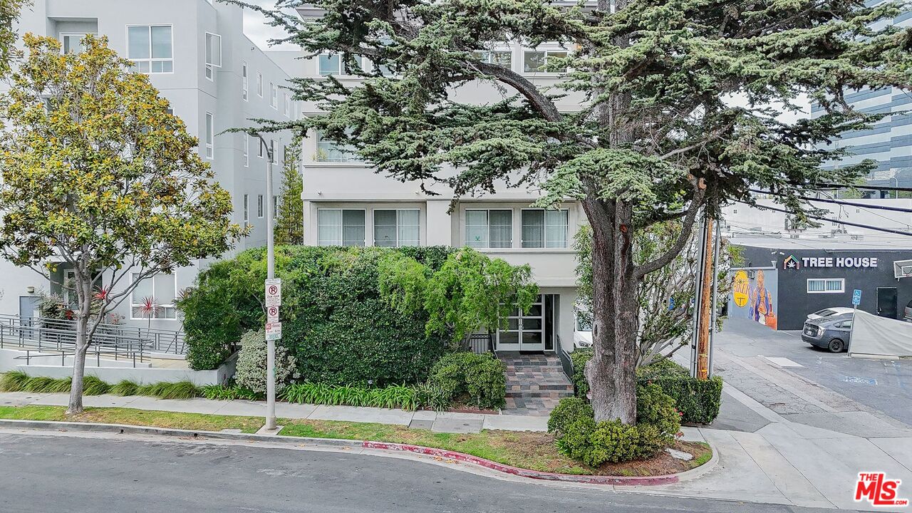 1182 Wellesley Ave Unit: 401
