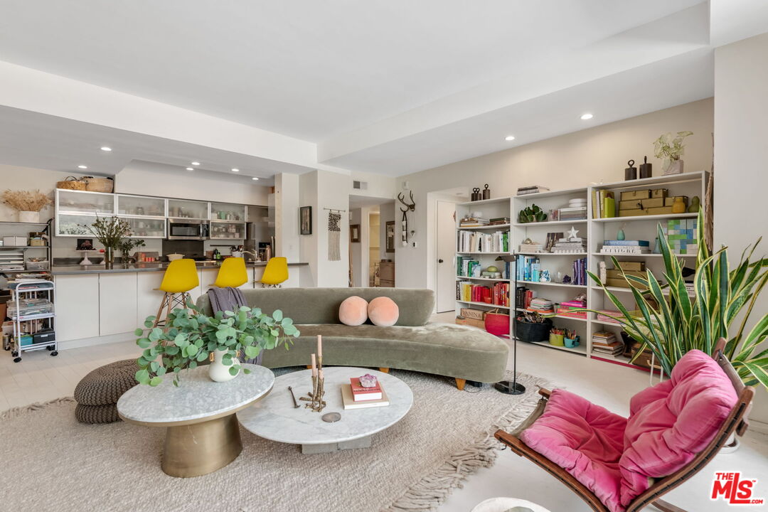 7250 Franklin Ave Unit: 903
