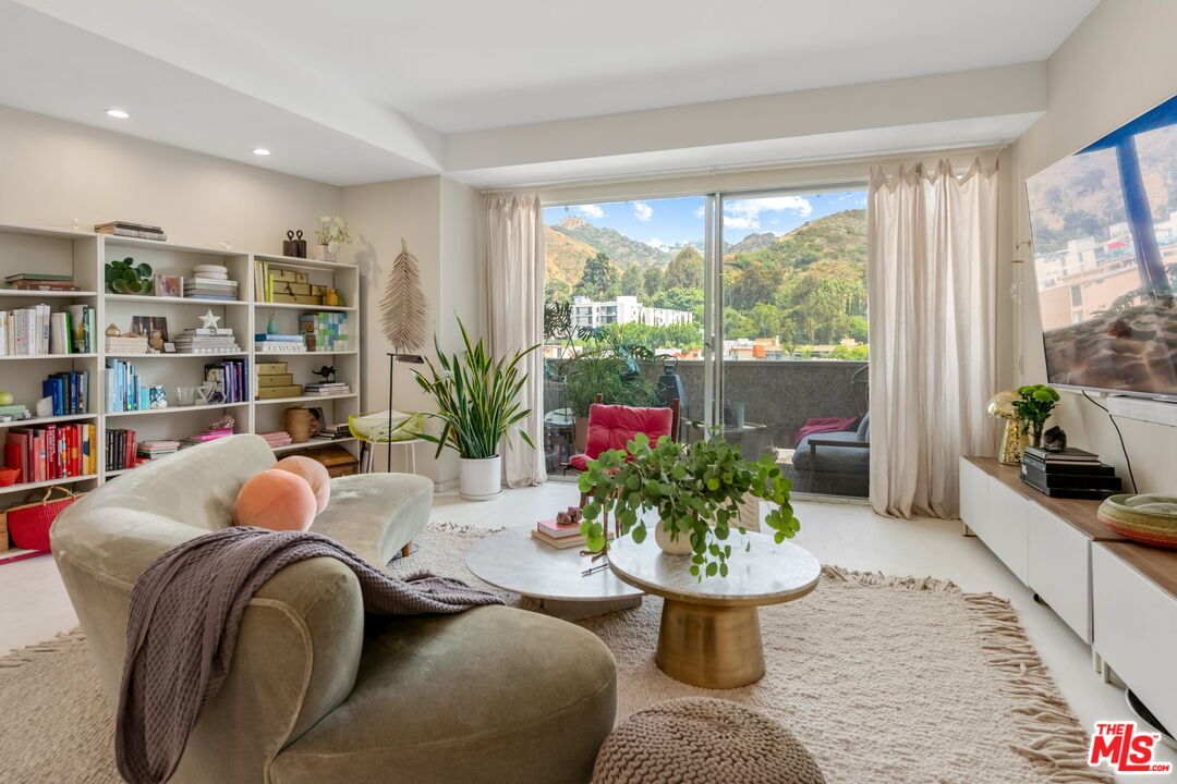 7250 Franklin Ave Unit: 903