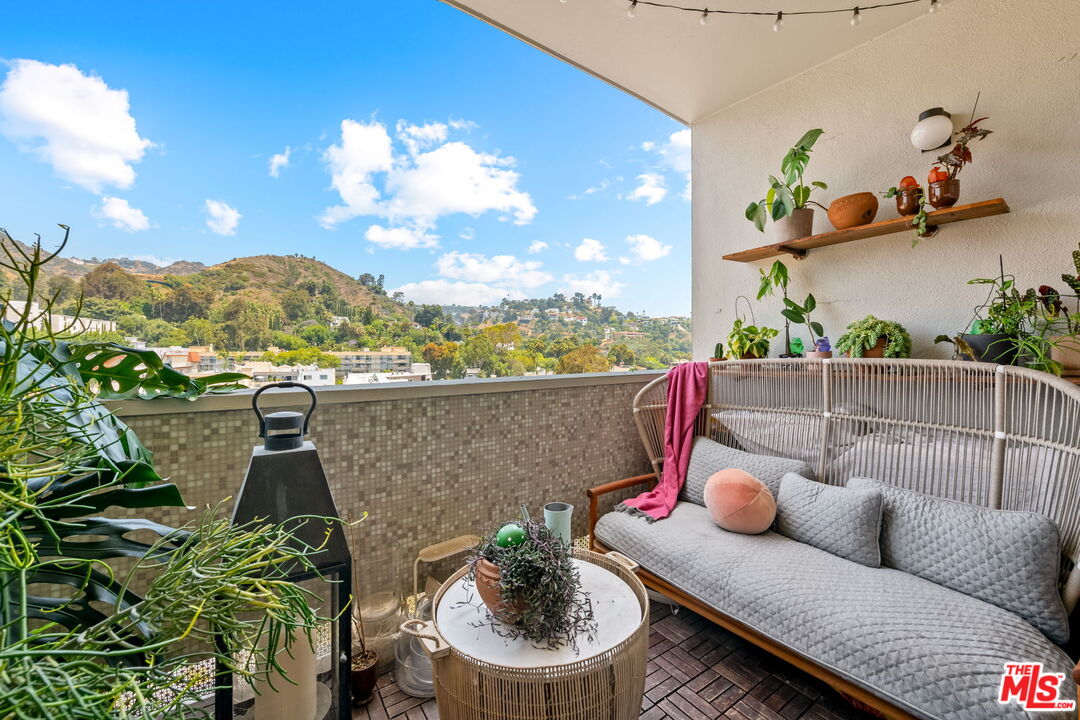 7250 Franklin Ave Unit: 903