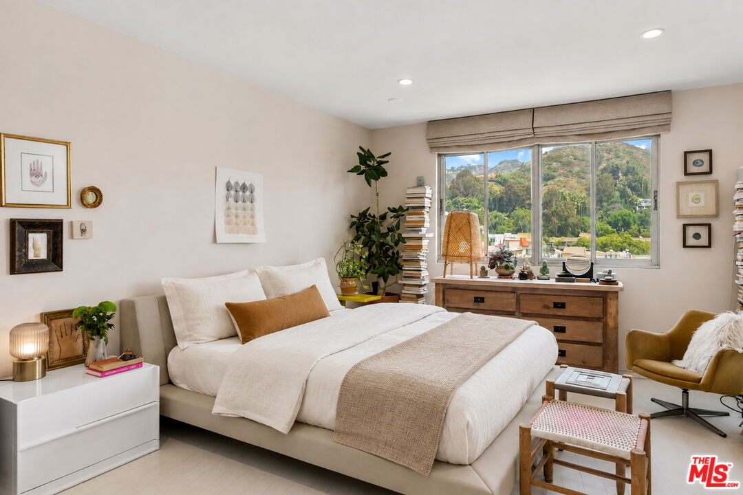 7250 Franklin Ave Unit: 903