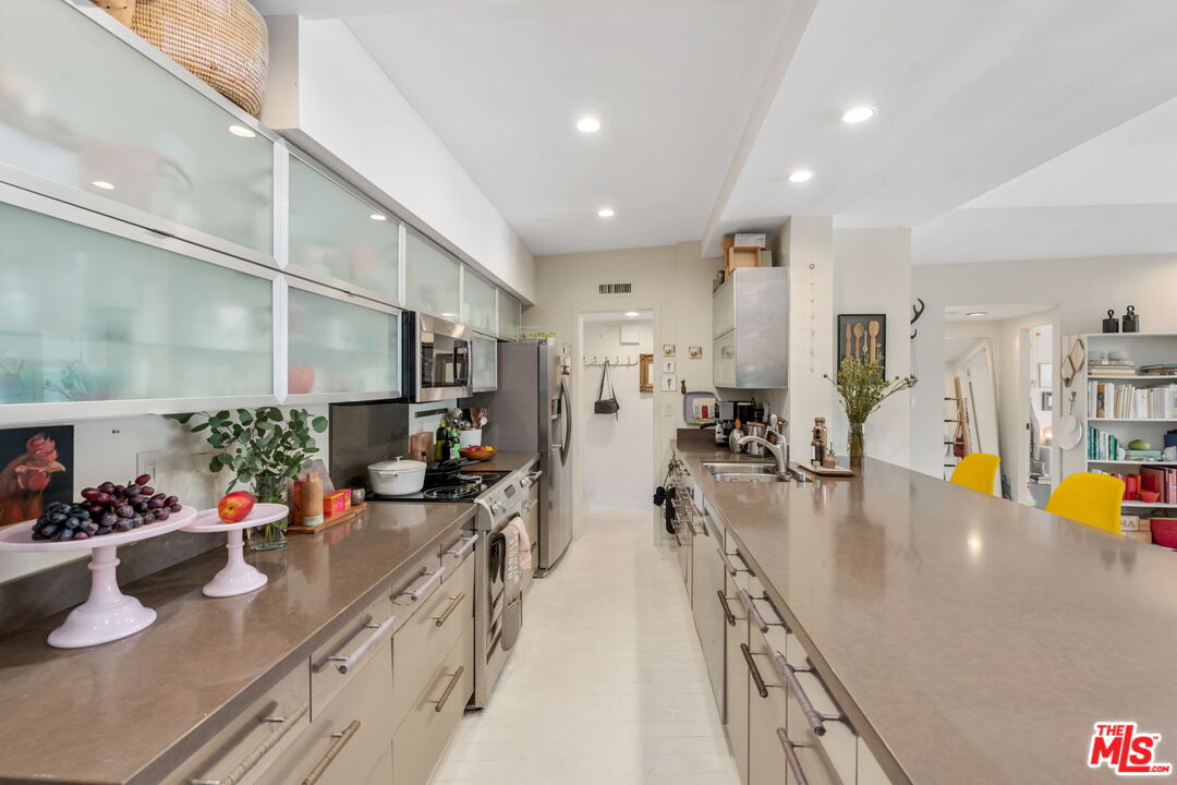 7250 Franklin Ave Unit: 903