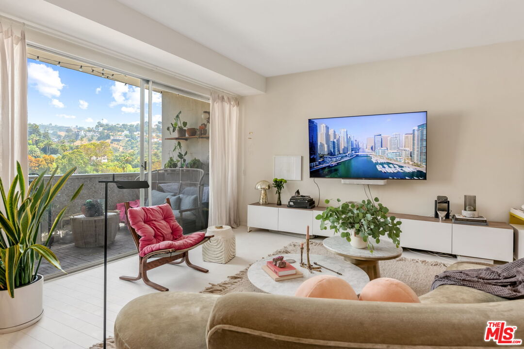 7250 Franklin Ave Unit: 903