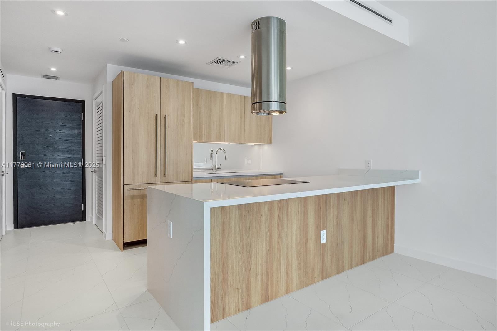 9901 W Bay Harbor Dr # 702