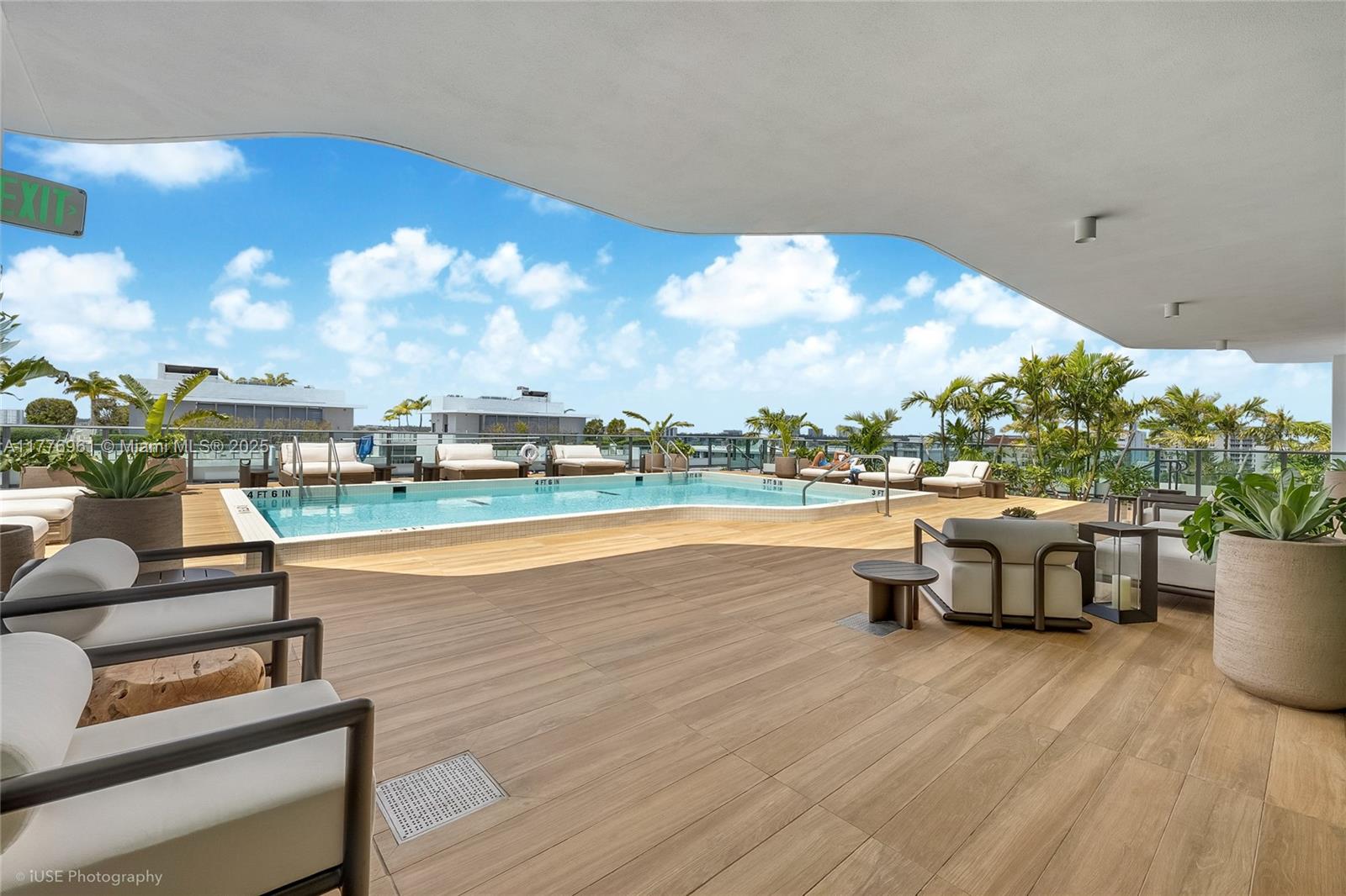 9901 W Bay Harbor Dr # 702