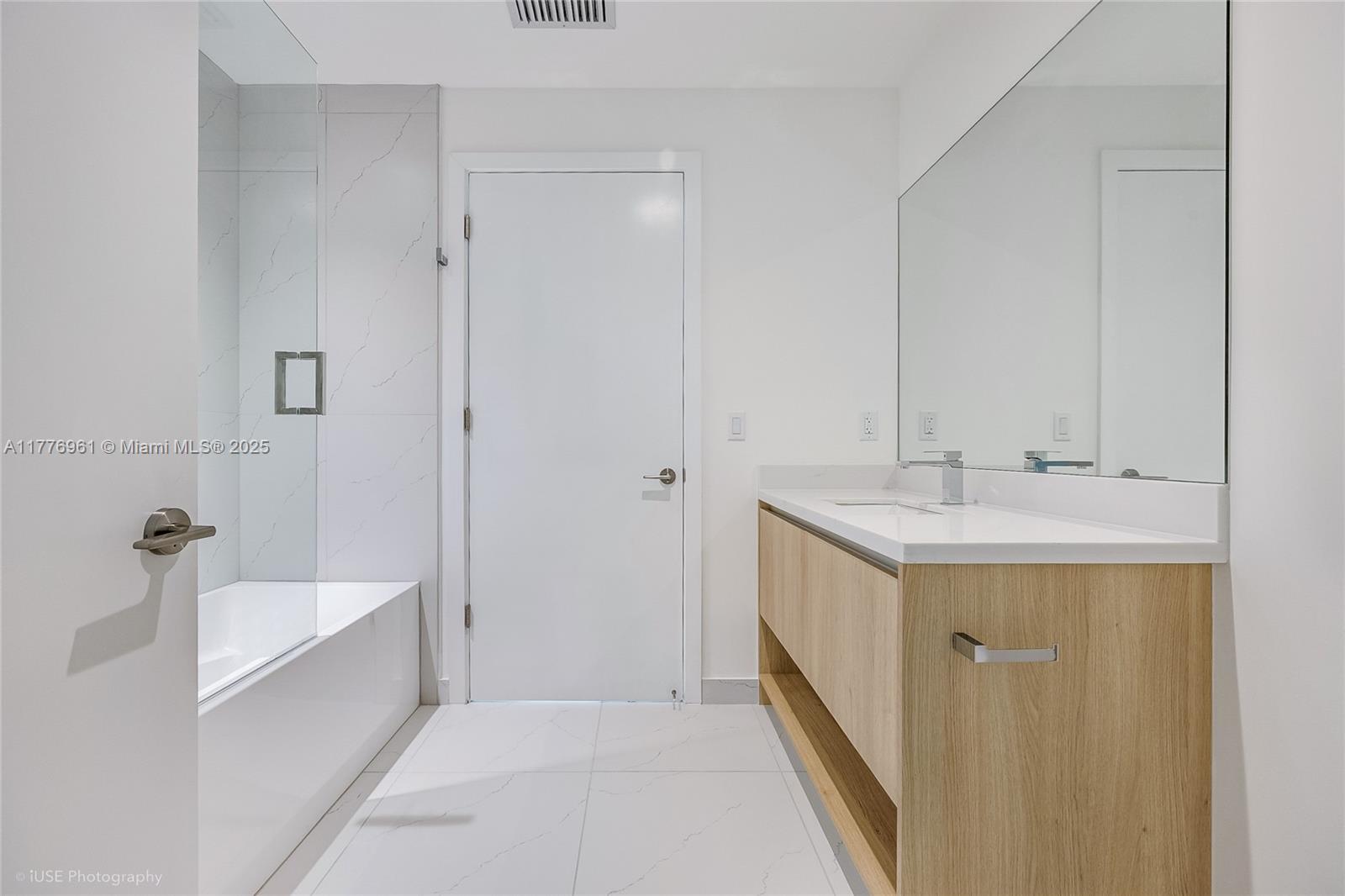 9901 W Bay Harbor Dr # 702