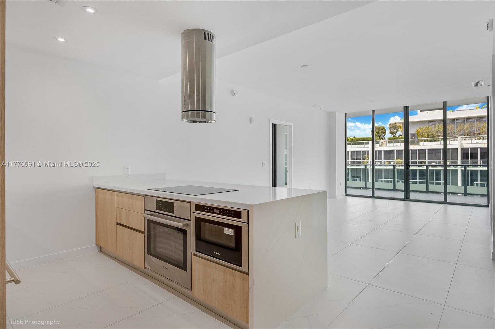 9901 W Bay Harbor Dr # 702