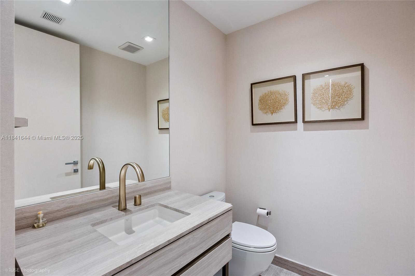 18975 Collins Ave # 1400