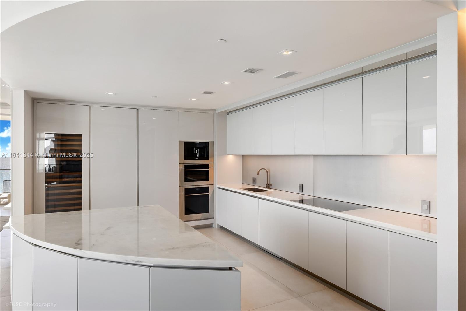 18975 Collins Ave # 1400