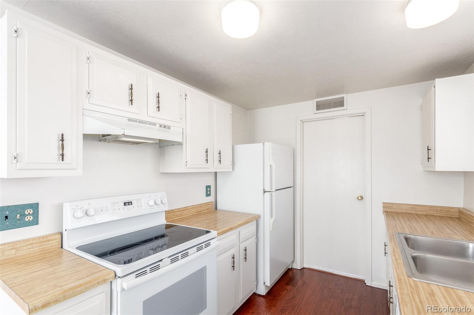 6338 W 92nd Place