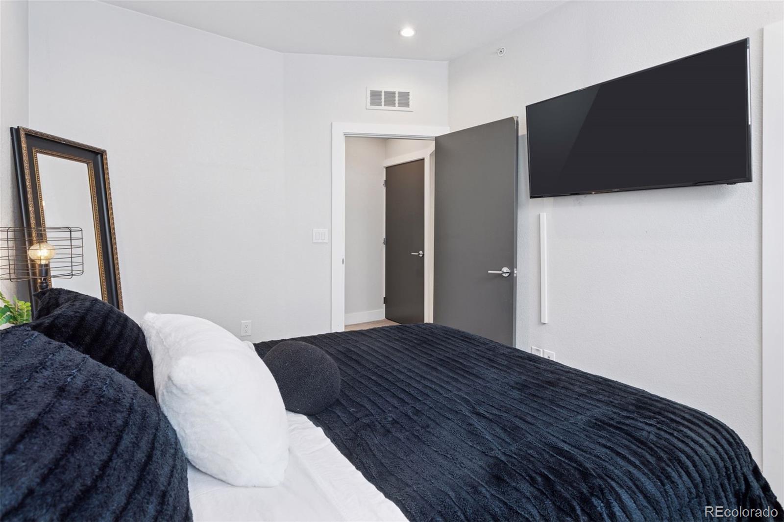 1836 Grove Street Unit: 108