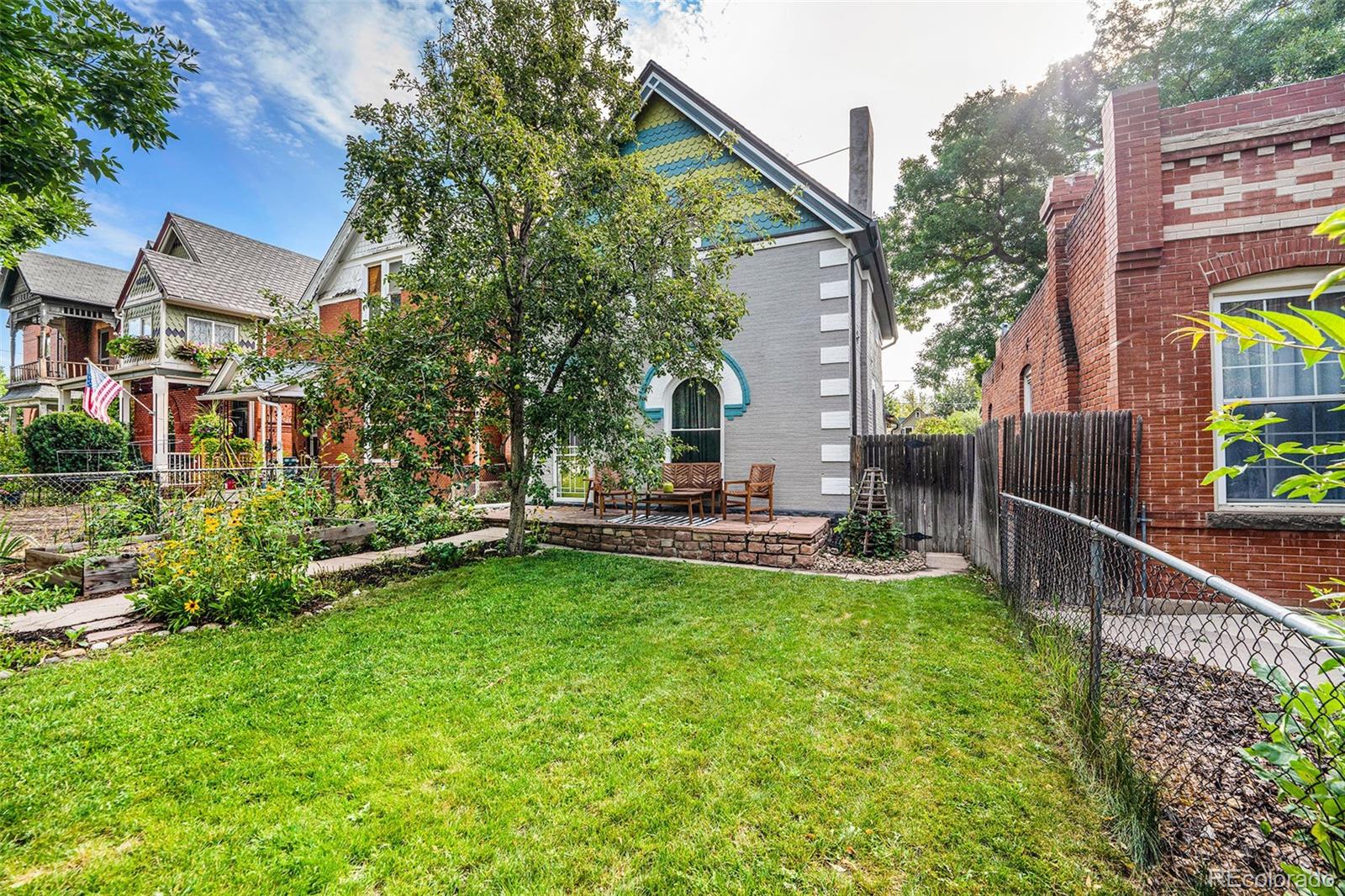 3012 N Hooker Street