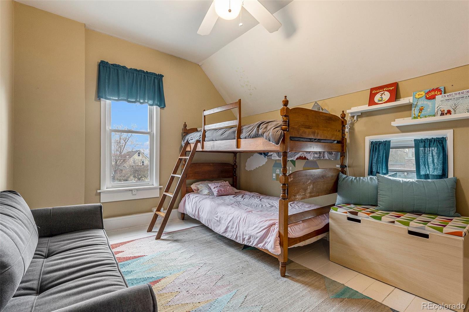 3012 N Hooker Street