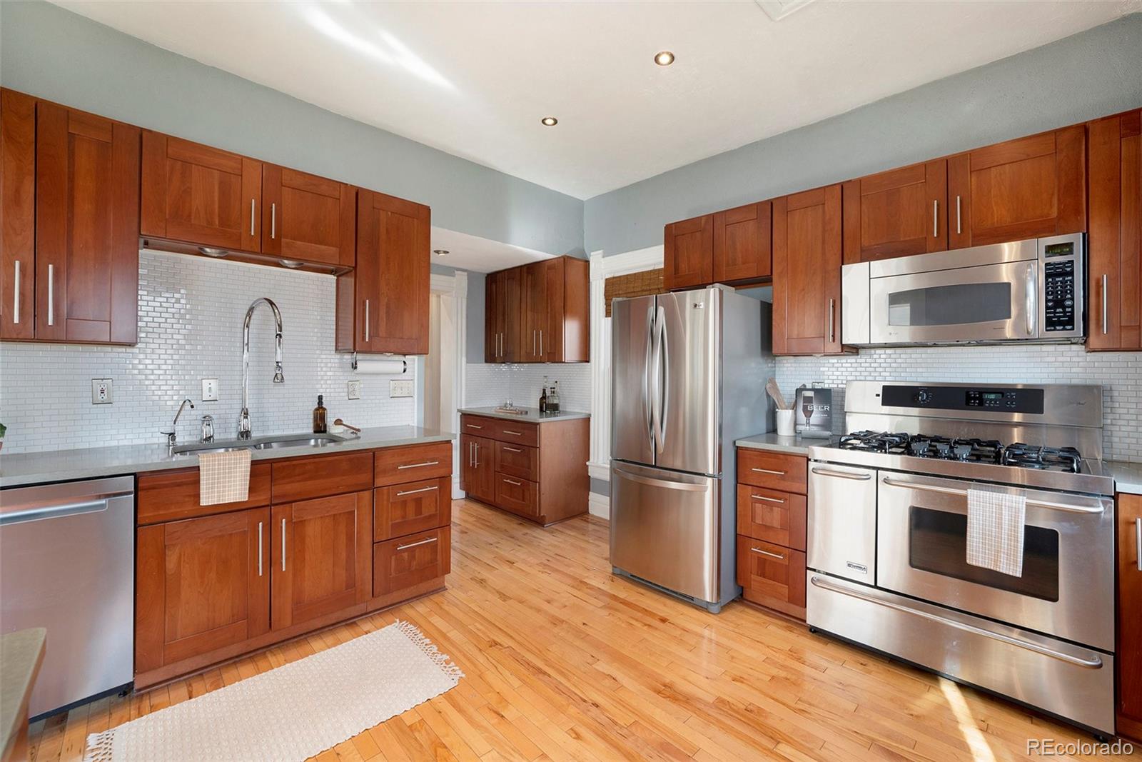 3012 N Hooker Street