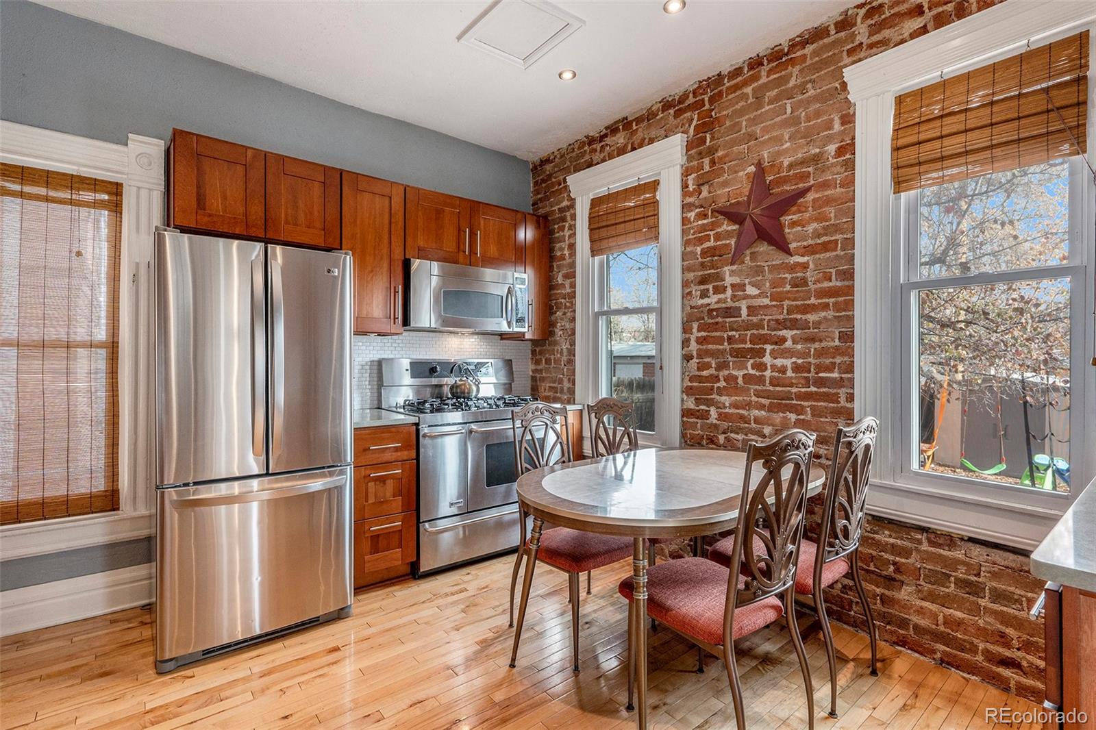 3012 N Hooker Street