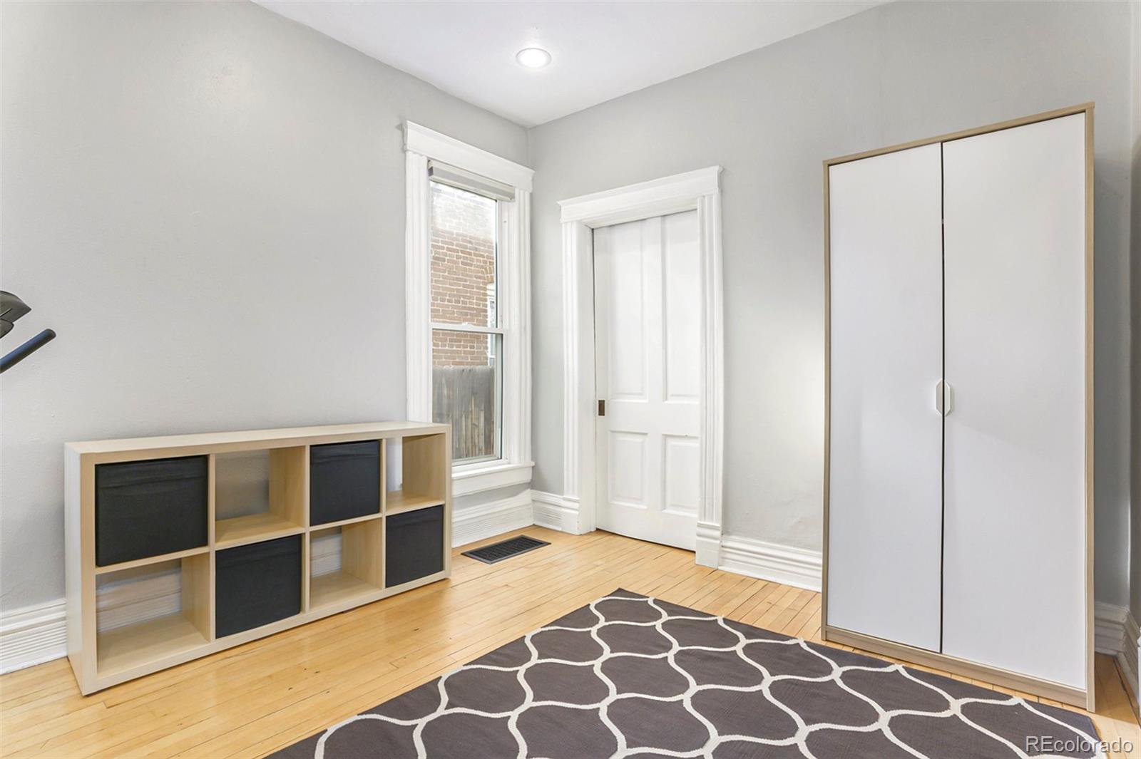 3012 N Hooker Street