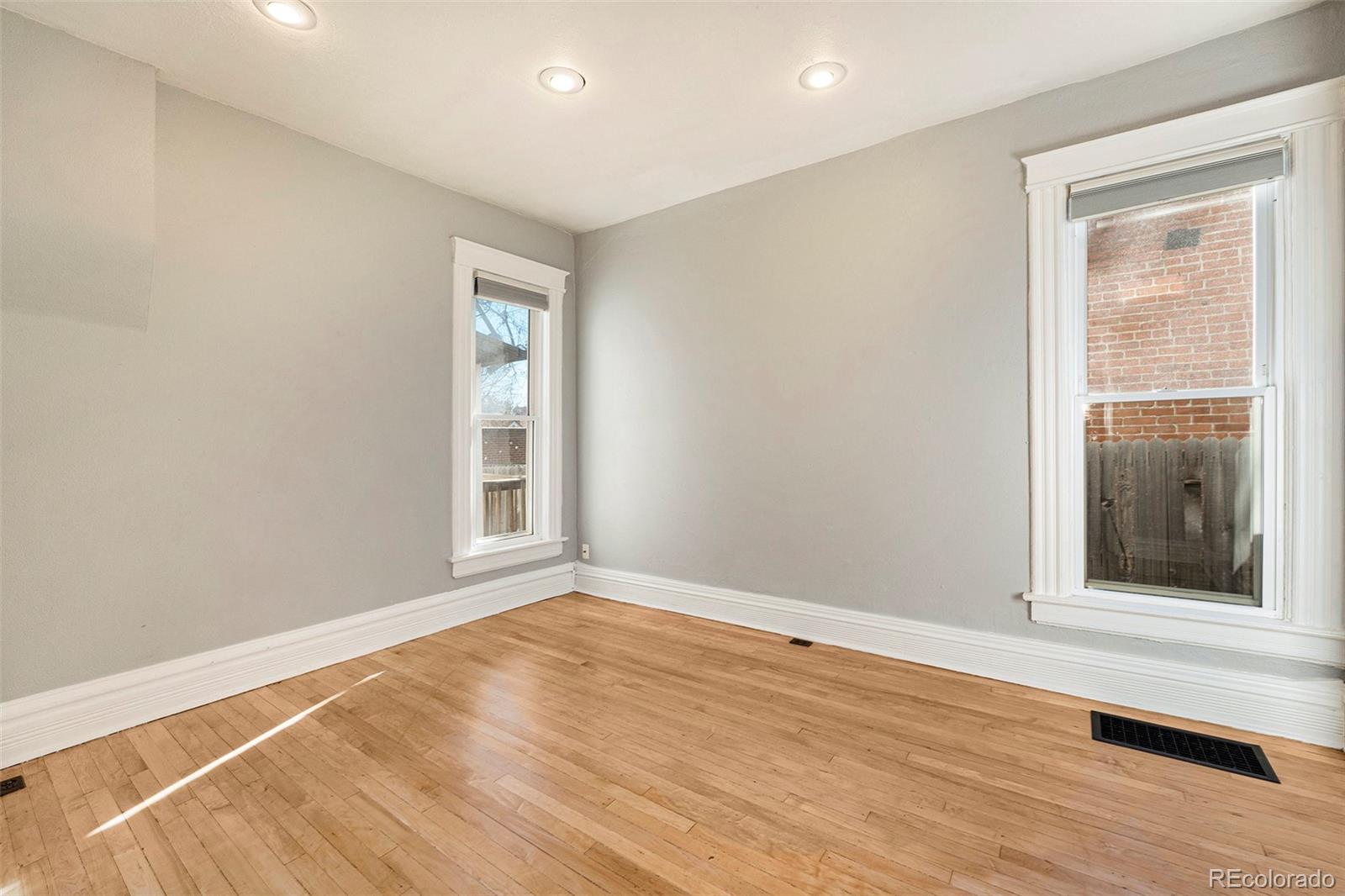 3012 N Hooker Street