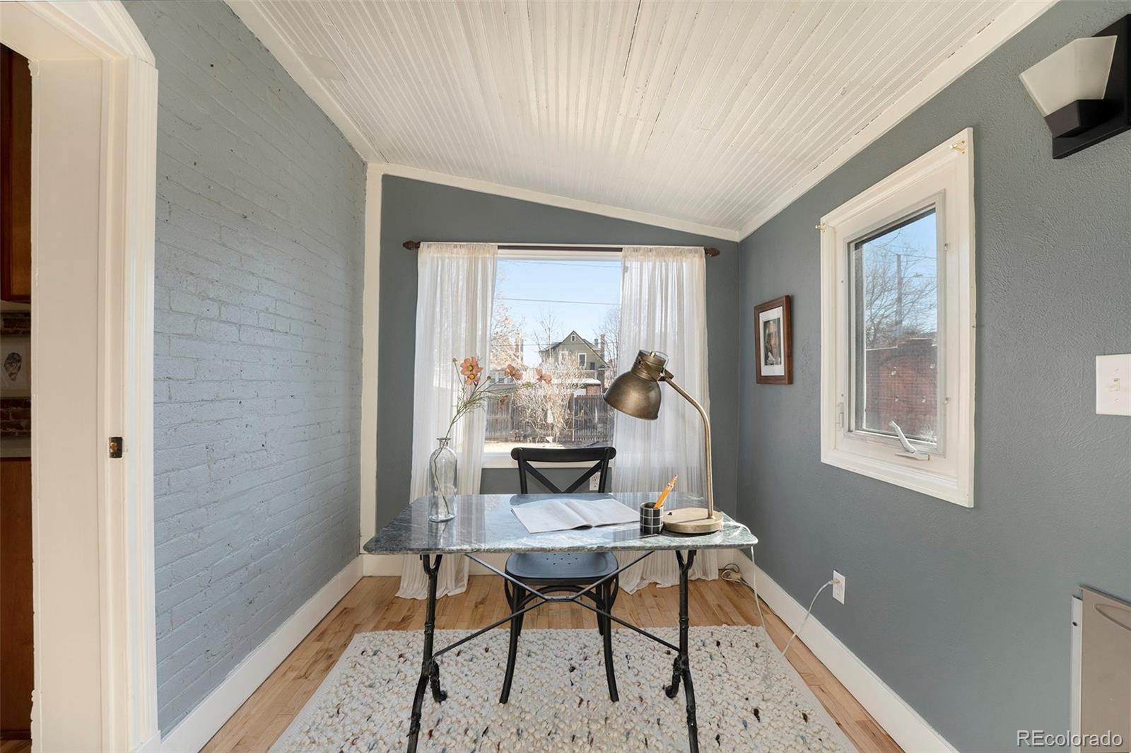 3012 N Hooker Street