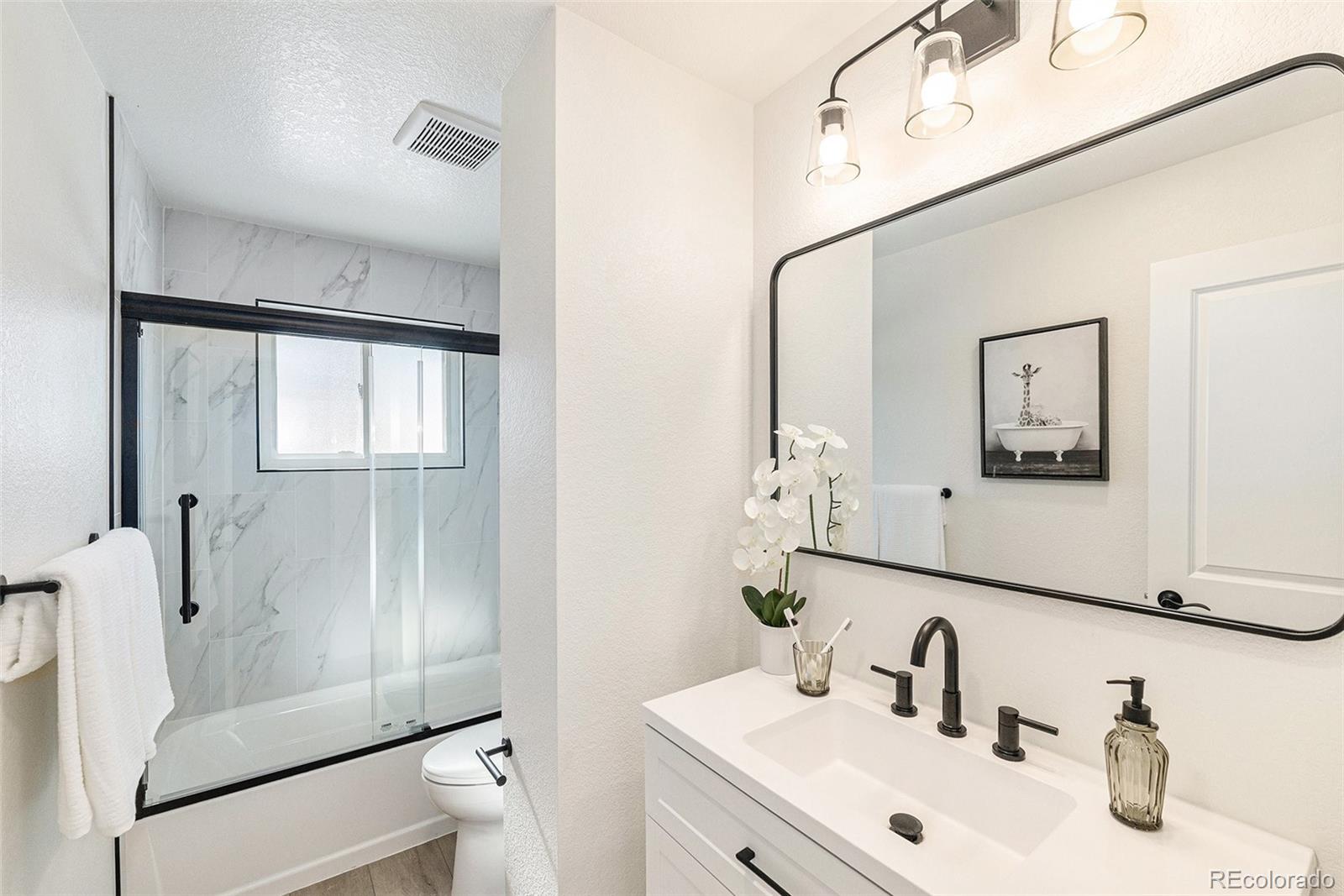 1084 W 96th Place