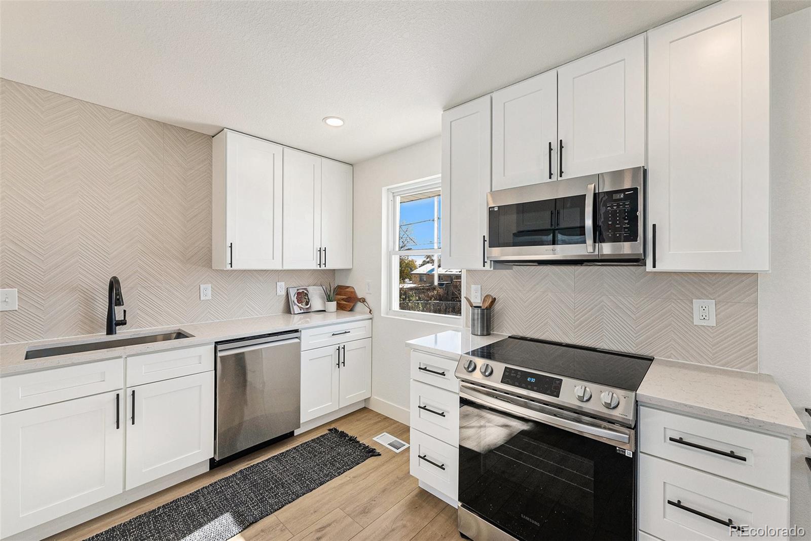 1084 W 96th Place