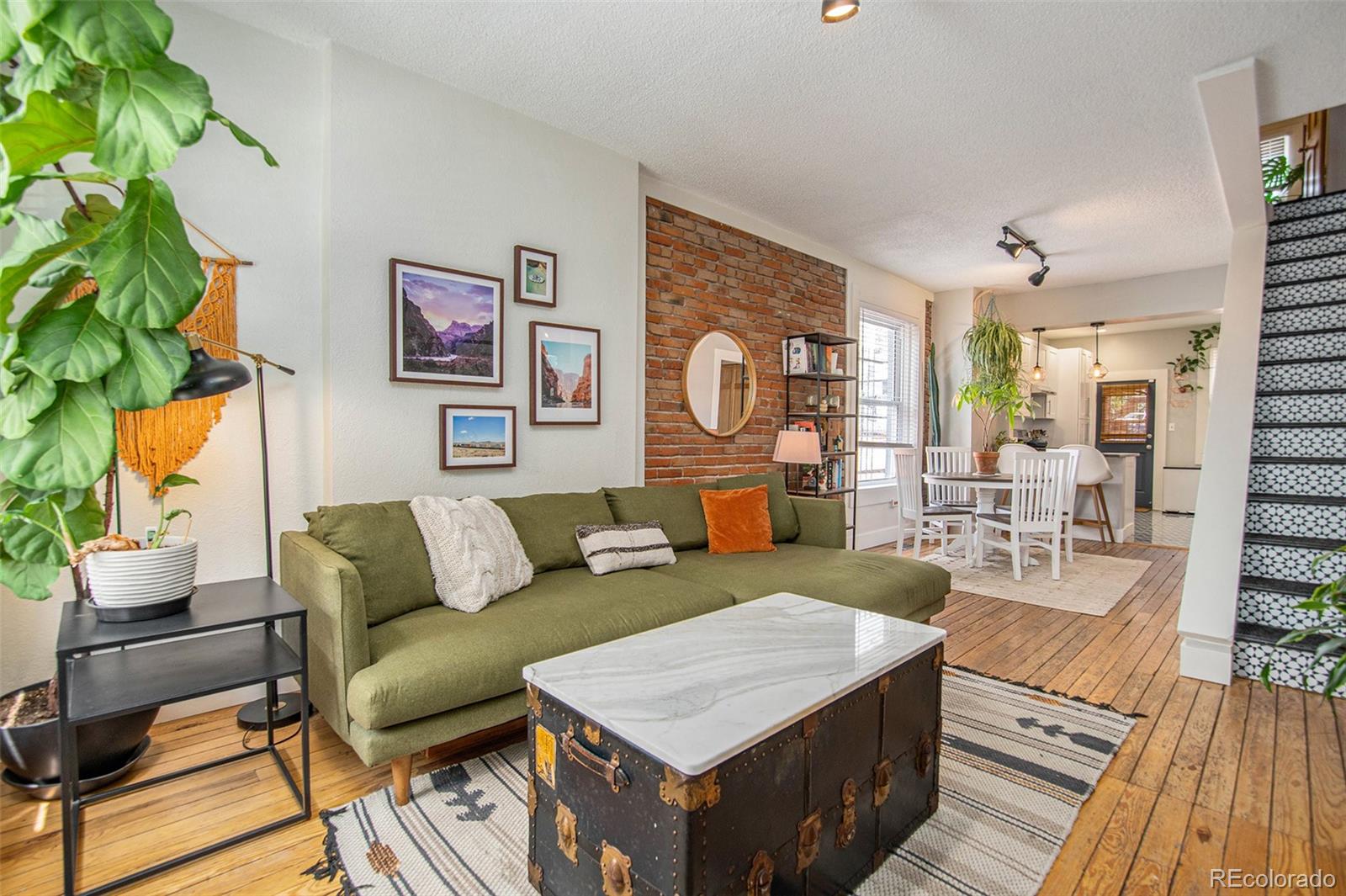121 E 8th Avenue